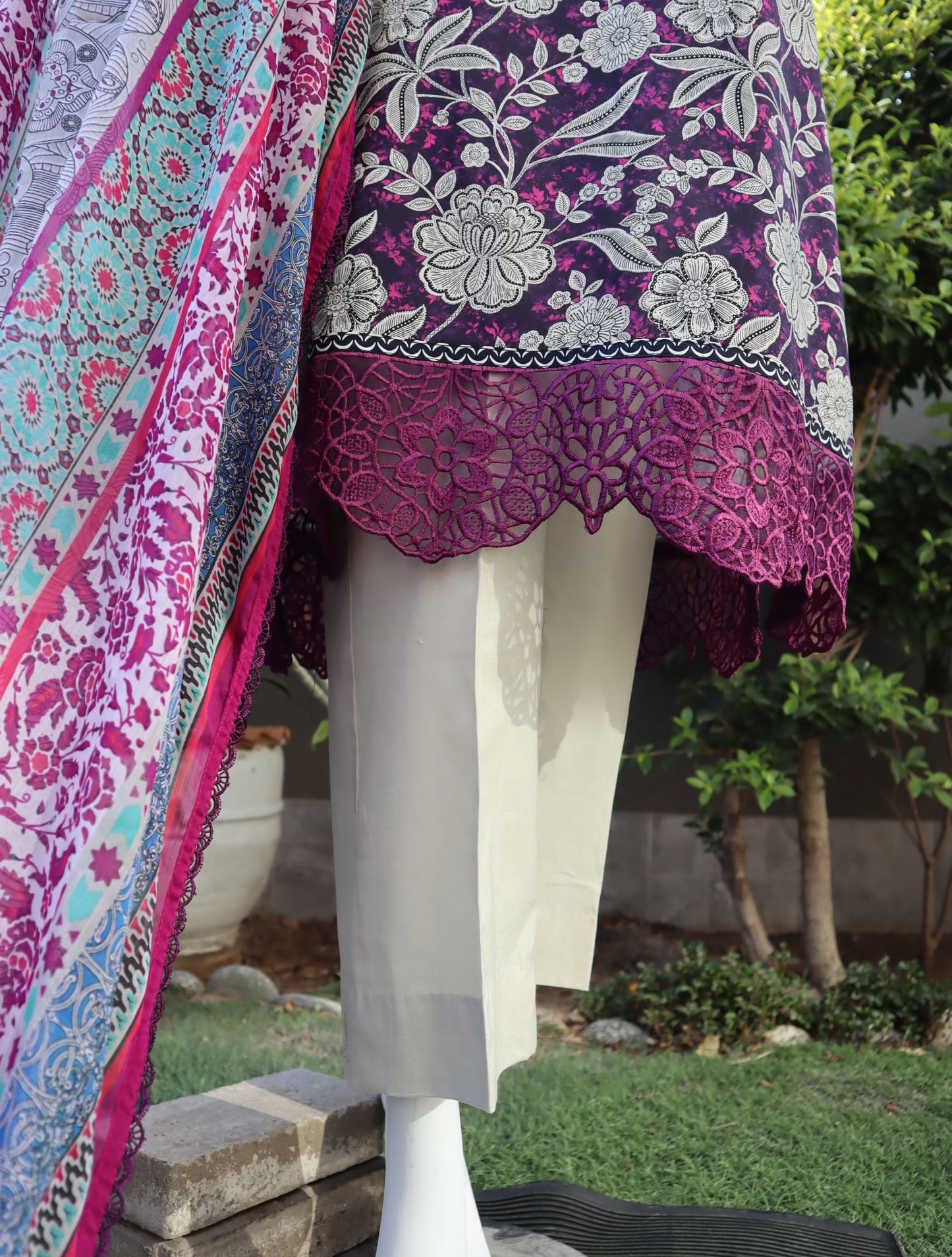 Schiffly Lawn - 3 Pcs Unstitched (24SS11)