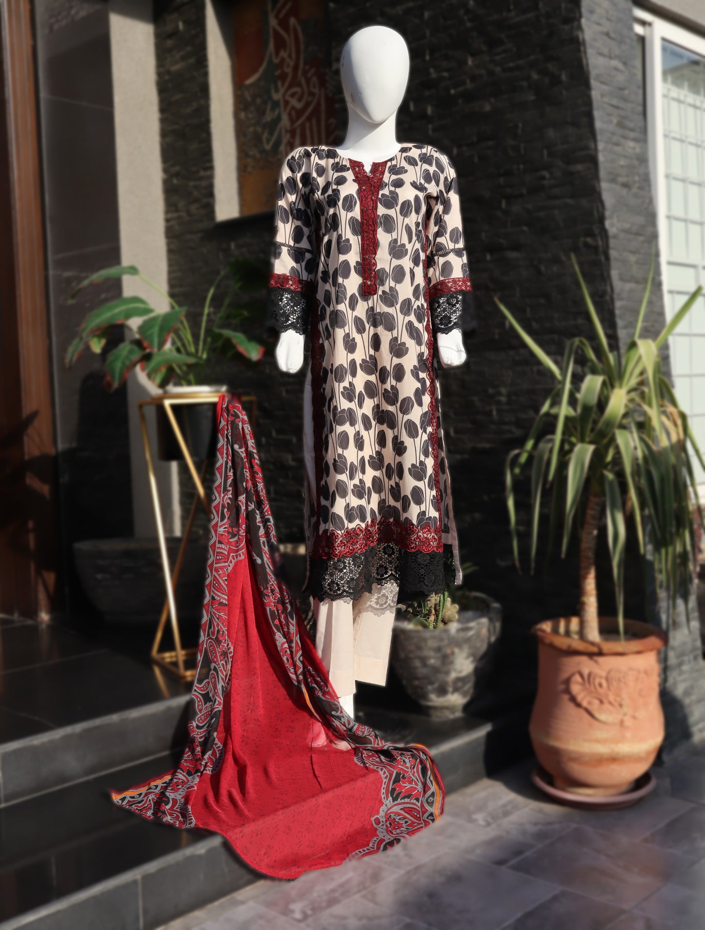 Schiffly Lawn - 3 Pcs Unstitched (24SS12)