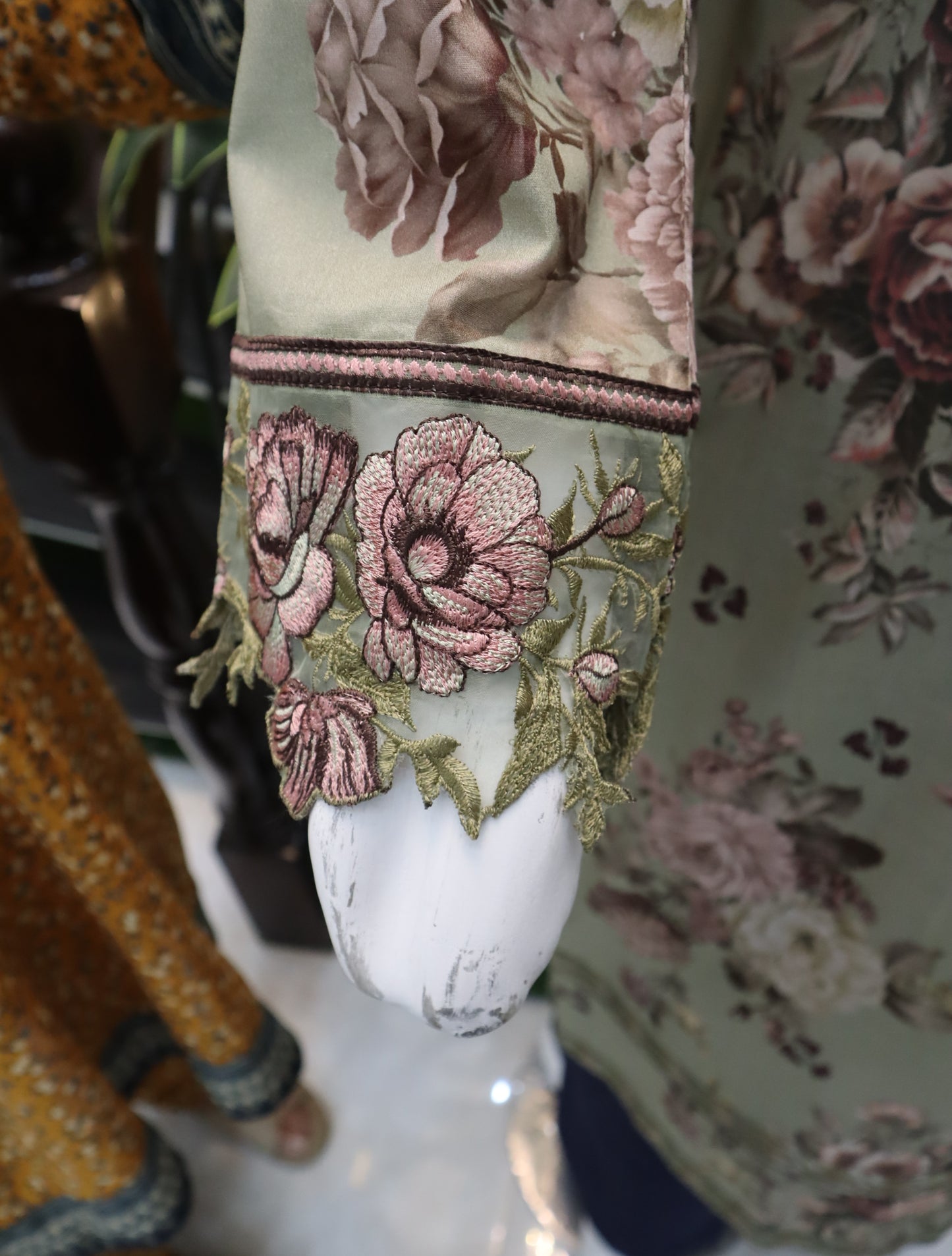 Schiffly Lawn - 2 Pcs Unstitched (24SS17)