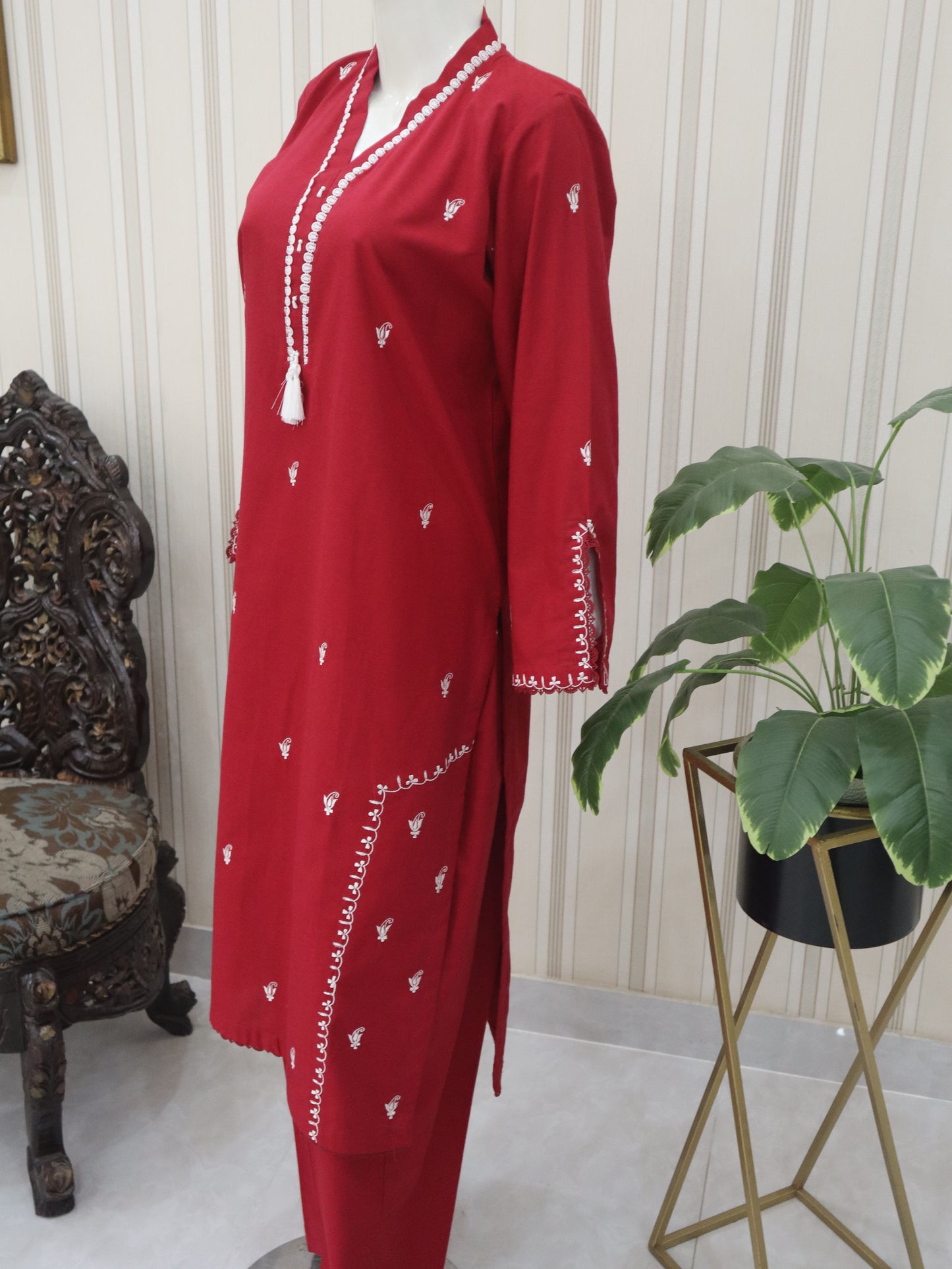 2 Pc Khaddar Embroidered Unstitched (24SW53)