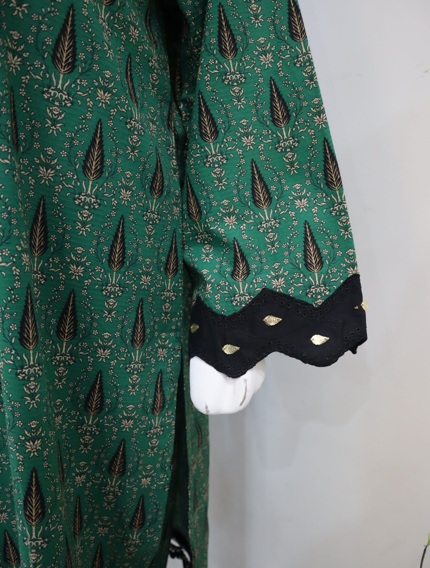 Schiffly Lawn - 3 Pcs Unstitched (24SS16)