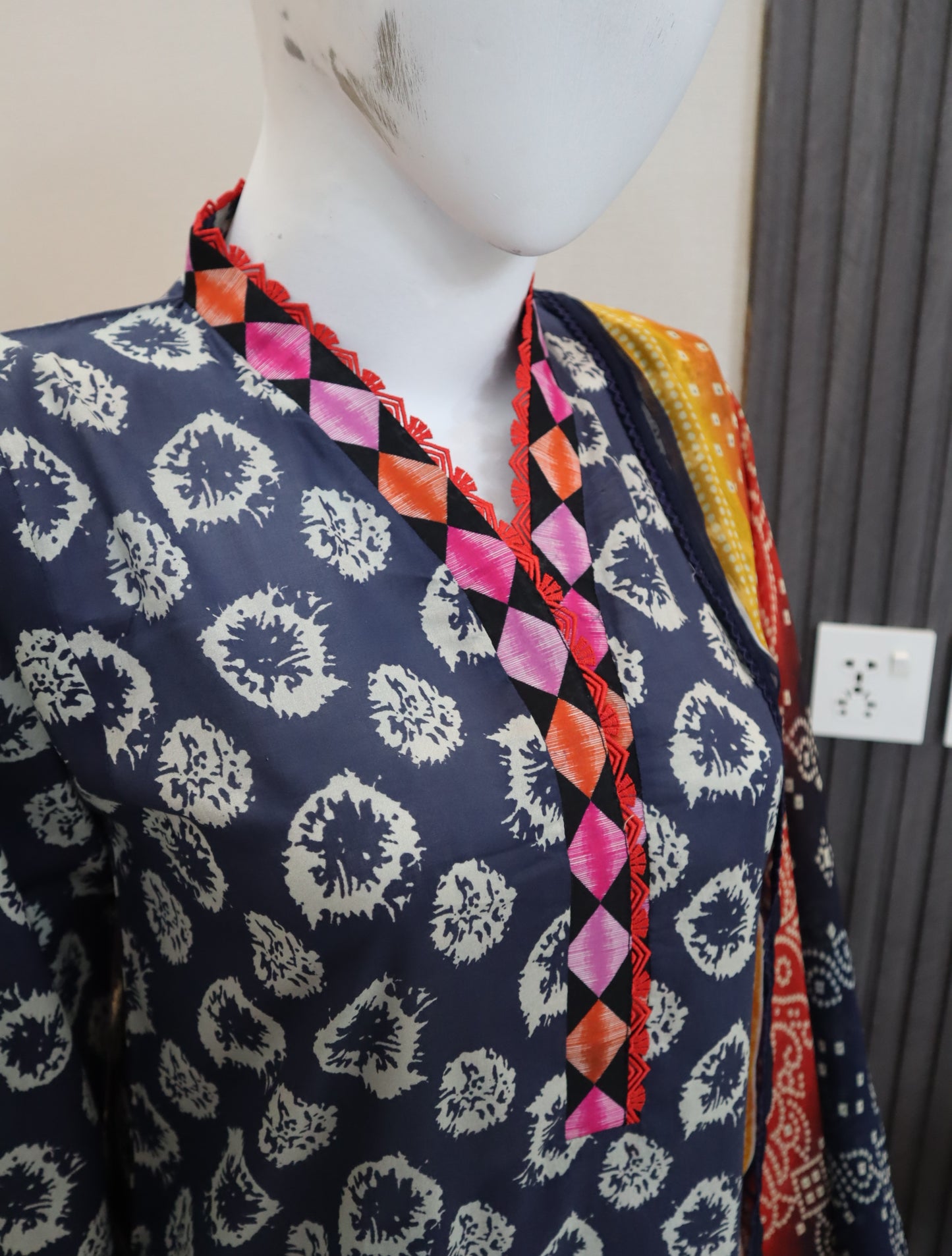 Schiffly Lawn - 2 Pcs Unstitched (24SS18)