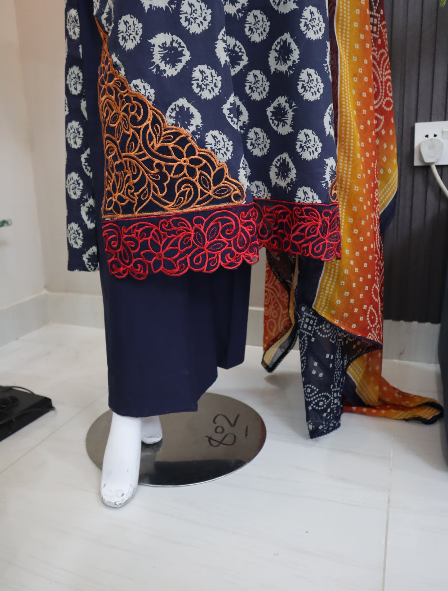 Schiffly Lawn - 2 Pcs Unstitched (24SS18)